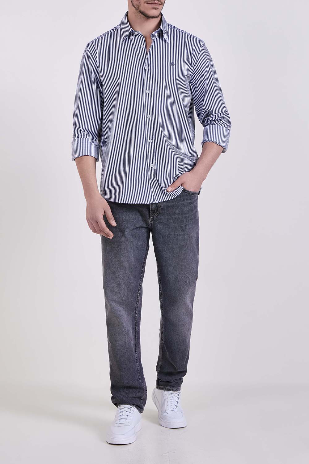 חולצה מכופתרת